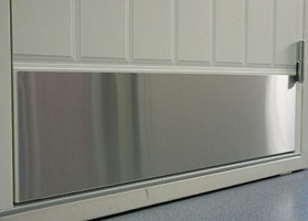 Отбойная пластина из нержавеющей стали 690х200